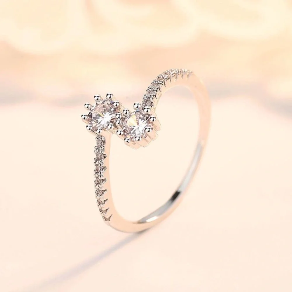 *GUINEVERE* Silver x Zircon Fashion Ring Size 9
